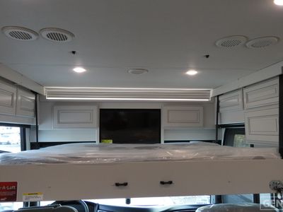 2026 Fleetwood Discovery LXE - Photo 13