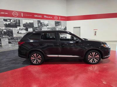 2020 Mitsubishi Outlander — side profile view