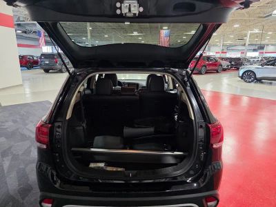 2020 Mitsubishi Outlander — detail view
