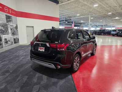 2020 Mitsubishi Outlander — rear three-quarter view