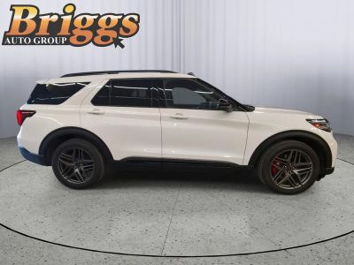 2025 Ford Explorer — detail view