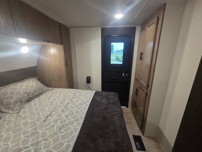 2025 Forest River Cherokee Wolf Den — photo 20 view