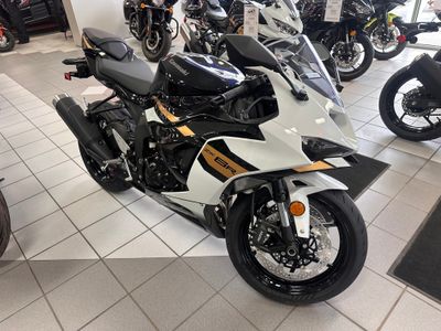 2026 Kawasaki Ninja ZX-6R - Photo 1