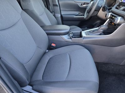 2025 Toyota RAV4 Hybrid - Photo 9