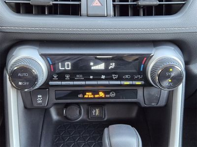 2025 Toyota RAV4 Hybrid - Photo 13