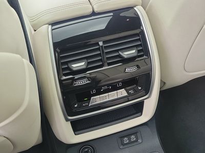 2023 BMW X7 — photo 15 view