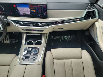 2023 BMW X7 — photo 18 view