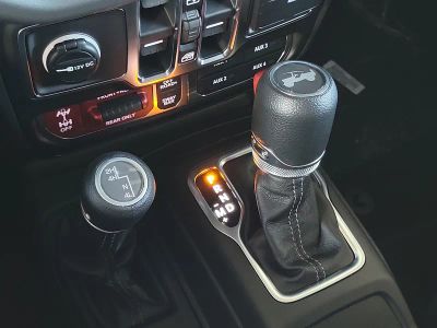 2026 Jeep Wrangler — photo 30 view