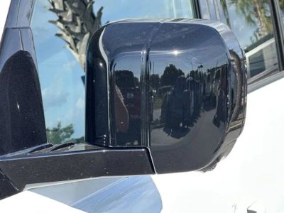 2026 Land Rover Defender 110 — photo 11 view