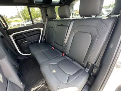 2026 Land Rover Defender 110 — photo 13 view