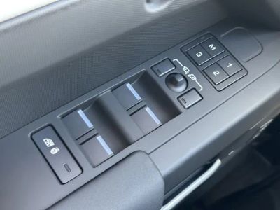 2026 Land Rover Defender 110 — photo 24 view