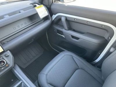2026 Land Rover Defender 110 — photo 17 view