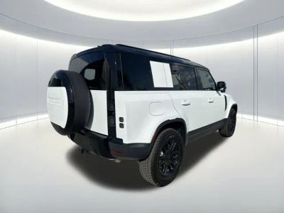 2026 Land Rover Defender 110 — detail view