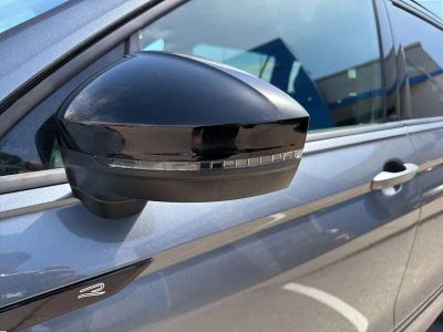 2022 Volkswagen Tiguan — photo 10 view