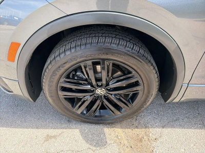 2022 Volkswagen Tiguan — photo 9 view