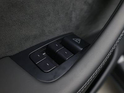 2026 Tesla Model Y - Photo 12