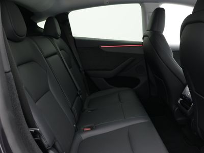 2026 Tesla Model Y - Photo 37