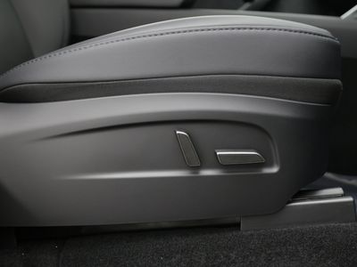 2026 Tesla Model Y - Photo 41