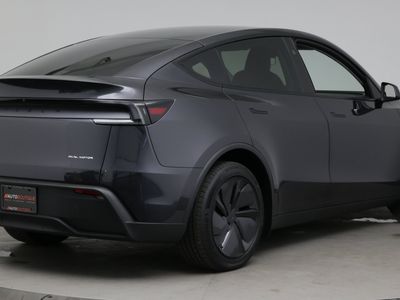 2026 Tesla Model Y - Photo 8
