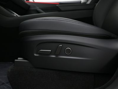 2026 Tesla Model Y - Photo 13