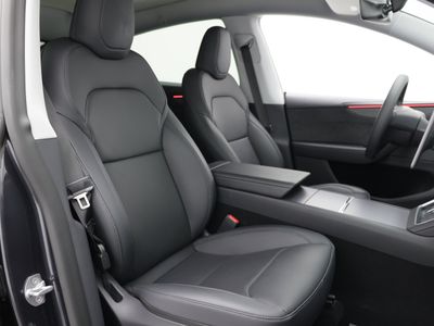 2026 Tesla Model Y - Photo 44