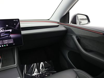 2026 Tesla Model Y - Photo 31