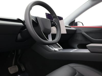 2026 Tesla Model Y - Photo 14