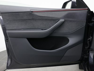 2026 Tesla Model Y - Photo 11