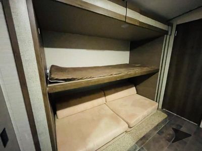 2017 Keystone RV Premier Ultra Lite - Photo 47