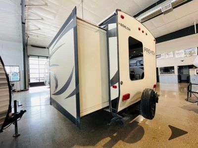 2017 Keystone RV Premier Ultra Lite - Photo 11
