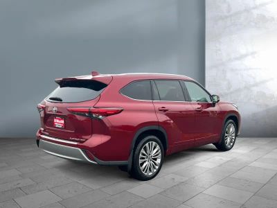 2022 Toyota Highlander - Photo 5