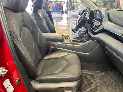 2022 Toyota Highlander - Photo 10