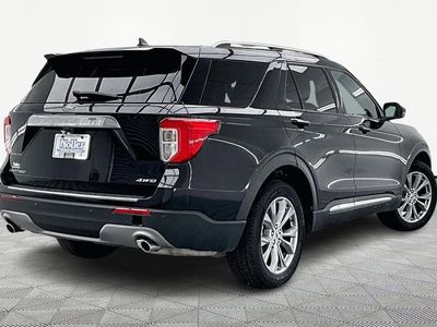 2022 Ford Explorer - Photo 2