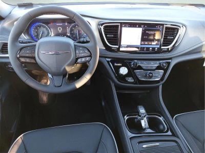2026 Chrysler Pacifica — side profile view