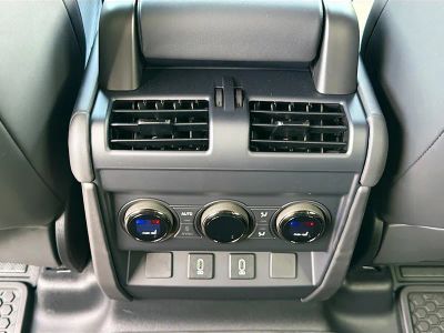 2026 Land Rover Defender 110 — photo 18 view