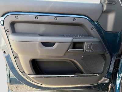2026 Land Rover Defender 110 — photo 20 view