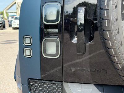 2026 Land Rover Defender 110 — photo 10 view