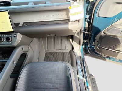 2026 Land Rover Defender 110 — photo 16 view