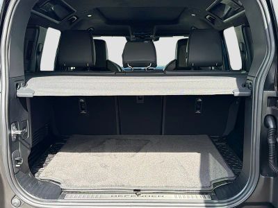 2026 Land Rover Defender 110 — photo 11 view