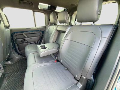 2026 Land Rover Defender 110 — photo 19 view