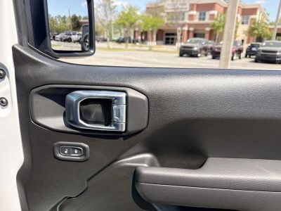 2026 Jeep Wrangler — photo 27 view