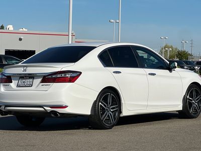 2016 Honda Accord - Photo 2