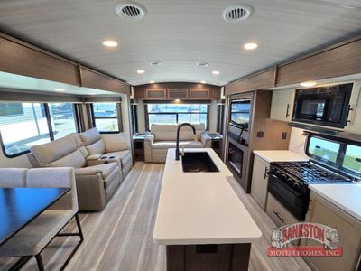 2026 Cougar Half-Ton 33RLI — photo 16 view