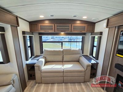 2026 Cougar Half-Ton 33RLI — photo 19 view