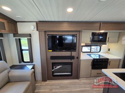 2026 Cougar Half-Ton 33RLI — photo 20 view