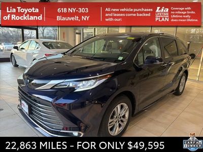 2023 Toyota Sienna Limited - Photo 2