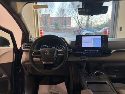 2023 Toyota Sienna Limited - Photo 19