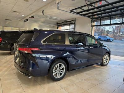 2023 Toyota Sienna Limited - Photo 8