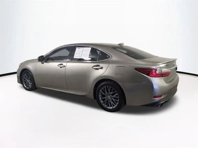 2018 Lexus ES — photo 7 view