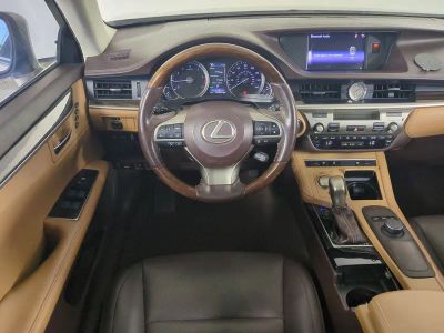 2018 Lexus ES — photo 17 view